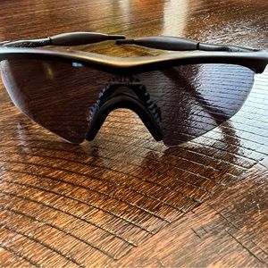 Oakley men’s sunglasses like new